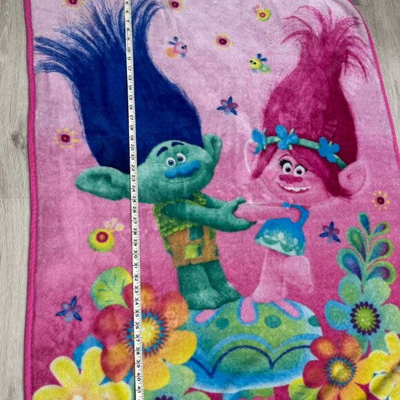 DreamWorks Trolls 37" x 45" VERY SOFT VELOUR THROW BLANKET W Bright Colors - Picture 4 of 5